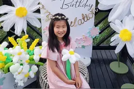 张亮女儿喜庆7岁生日！气质出众长腿瞩目，与爸爸哥哥如复制粘贴图片