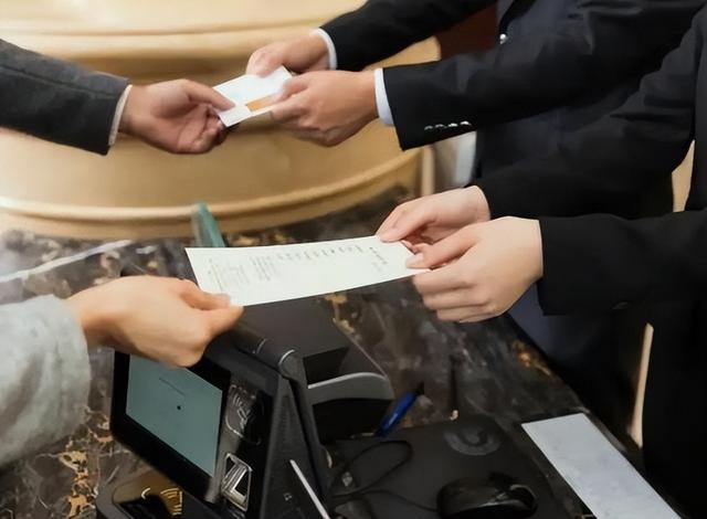 去酒店开房，开房记录能保存多久？都有谁会看到？会被泄露出去吗