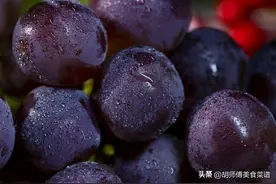 洗葡萄时，有人用面，有人用盐！老果农：都不对，教您最正确做法图片
