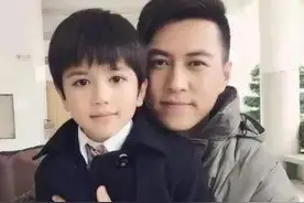 演员靳东：父母离异是他解不开的心结，在家人反对中，娶二婚李佳图片