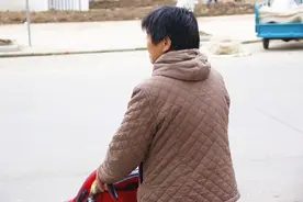 为啥老年人身上总有一股味？自己还闻不到？有方法能“祛味”图片