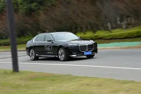 表现沉稳更奢华 试驾2023款宝马740Li图片