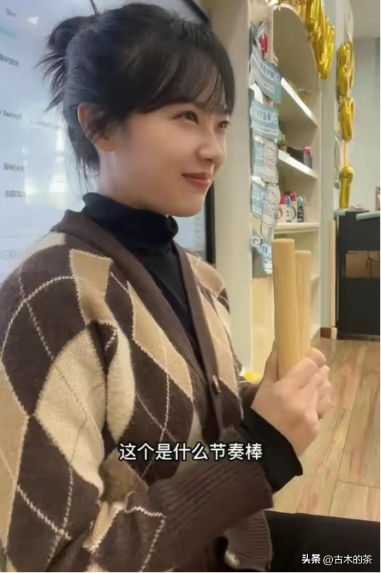 这一次，“挖呀挖”黄老师，“底裤”都被扒掉了
