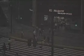 文案：当初让你红了脸的人，终究还是让你红了眼图片