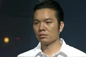 男孩为追女同桌，私藏其录取通知书，13年后上节目道歉：送你辆车图片