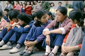 纪实：漂亮女生嫁给自己的美术老师，同学变师娘，让人情何以堪图片