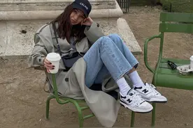 球鞋搭配出的通勤款，竟然这么好看，轻快休闲还洋气图片