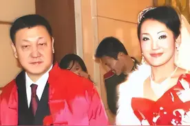 “蒙古之花”王燕：嫁给大16岁的韩磊，婚后生一儿一女，幸福美满图片