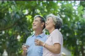 2023年超了这年龄，可称呼“老年人”图片