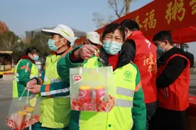 腊八添福粥到美满，银鹭腊八公益派粥活动暖心启动图片