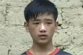 广西12岁男孩韦仁龙，父母双亡靠捡垃圾为生，6年后以707分上北大图片