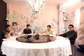 崔始源展示全球人脉 与“世界明星”成龙通电话图片