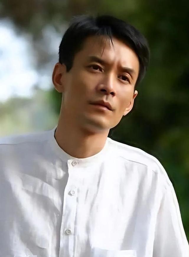 田小洁照常去江珊父母家探望二位老人,恰好碰上了江怀延高血压犯了