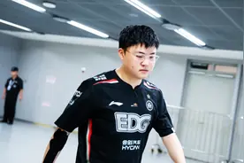 真的老了？LPL冒泡赛分均输出榜：八个C位，Uzi却排第九图片