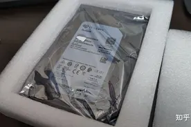 家用机械硬盘宿命的对决 | 希捷酷鹰 ST4000VX015 开箱图片