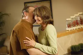 两性关系，中年人的爱情，目的明确直白且现实图片