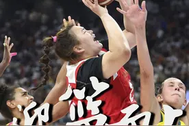 成都大运会｜今夜，她们迎篮而上图片