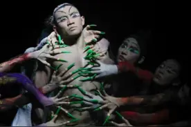 杨丽萍舞蹈再惹争议！女舞者手摸男伴私密部位，场面尴尬疑似低俗图片