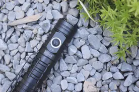 实用派，更光明！务本C2直充手电体验图片