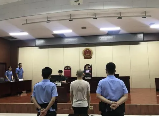 江苏一“鸭窝”被警方捣毁，卖淫者全是男性，女嫖客最小只有25岁