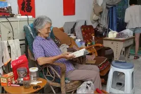 89岁北大研究生，独居广州烂尾楼24年：开荒种菜，路遇毒蛇是常事图片
