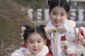 《爸爸去哪儿》阿拉蕾晒写真，穿汉服喜迎春节，妹妹颜值不输姐姐图片