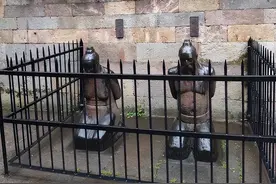 《满江红》爆火，多地秦桧像被砸！图片