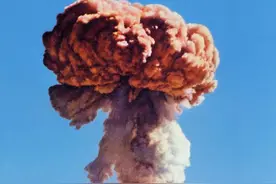 中国原子弹爆炸后，斯诺问原子弹还是纸老虎吗？毛主席这样回答图片