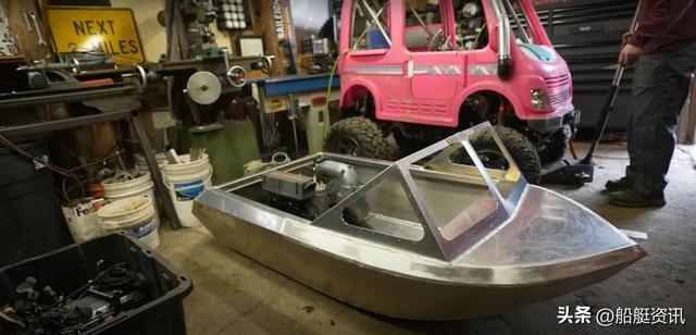 世界上最小的喷射艇，只有6英尺长