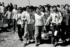 上海女知青为前途抛弃女儿，38年后上电视寻亲，结局如何？图片