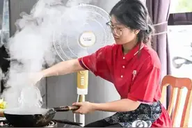 最新后续！扁担女孩高考成绩出炉，班主任回应，网友恨铁不成钢图片