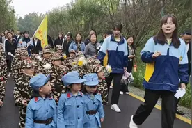 在幼小的心灵埋下爱党的种子图片