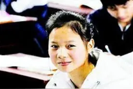 1998年，洪水中6岁女孩抱树9小时获救，24年后再次拜谢救命恩人图片