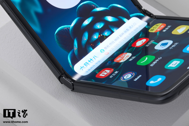moto razr 2022 上手体验：实用为先，以旗舰致敬经典