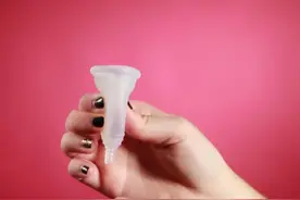 月经杯：流行的月经产品，如何把它放在体内？听医生怎么解释图片