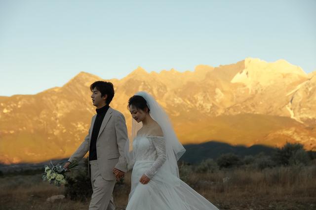 接亲小游戏，一场趣味性的比拼，新娘等不及咯，新郎赶快！