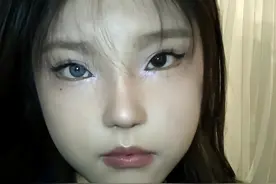 女孩一只眼睛天生是蓝色引热议！网友：充满灵异的美图片