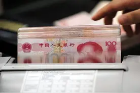 定期存款到期后，自动转存还是取出再存？银行人员说出中肯建议图片