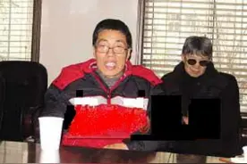 2000年，老汉移植小伙心脏性情大变，疯狂作诗99首，做梦被人追杀图片