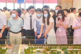 楼市“降价潮”要来？半月内下降30%，业主闹事要求补差价退房？图片