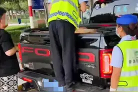 皮卡车从云南到唐山，拉12箱芒果，走绿色通道省下1800元通行费图片