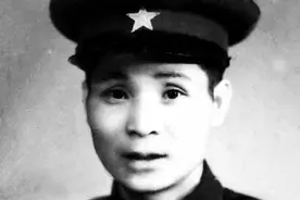 四战四平时，他发高烧躺担架指挥，战斗没结束，谁都不能抬我下去图片