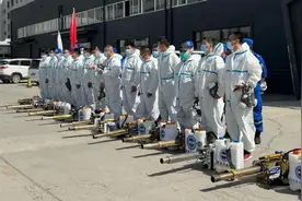 抗疫一线的保定市蓝天救援队：40多斤重的弥雾机，一背就是一整天图片