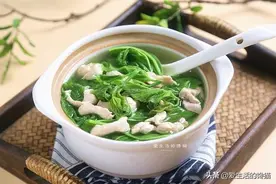 这树叶很常见，很多人却没吃过，鲜嫩可口，清肝火，现在吃正当时图片