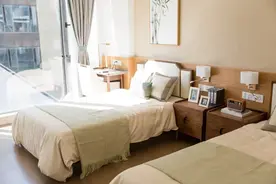 怎么挑选老年人卧室中的床？图片