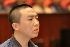 2006年，ATM机故障吐钱，保安重复操作171次，一审判无期吓坏其父图片