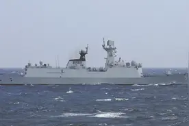菲澳南海演习第2天，解放军划禁区，舰机带实弹出动，亮出真本事图片