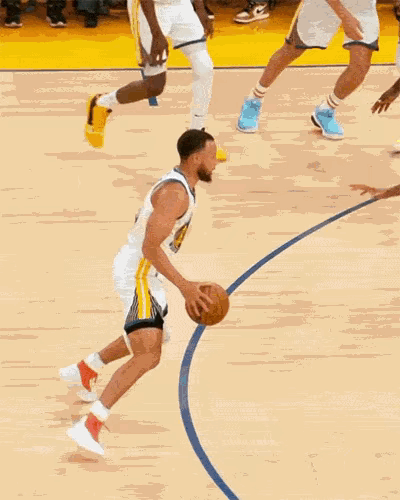 库里后撤步，哈登后撤步，哪个是走步？图片