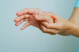 一饿就心慌、手抖，这是怎么回事呢？医生提醒：可能是这3大疾病图片