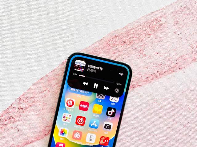 情人节送礼指南之手机篇，三款手机都很适合女生，一款iPhone两款国产